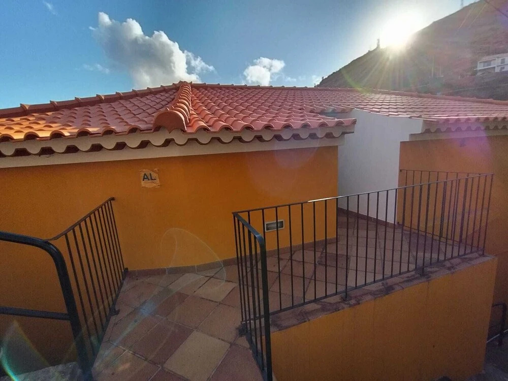 Charming 3-bed Apartment With sea & Mountain View