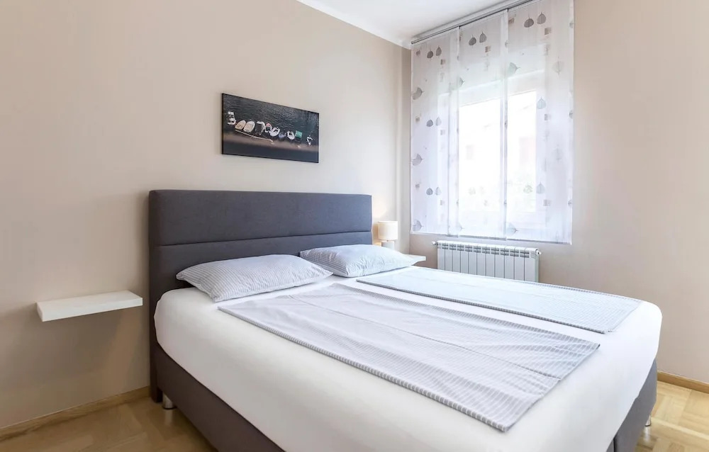 Amazing Apartment in Banjole With Outdoor Swimming Pool, Wifi and 2 Bedrooms