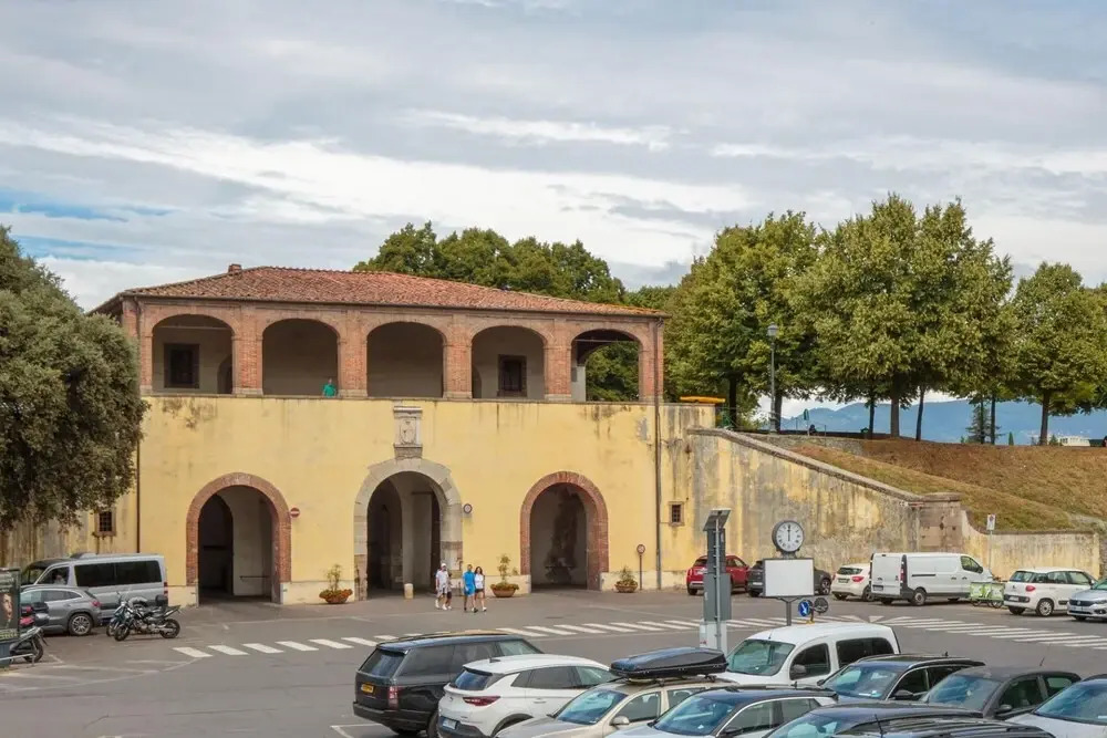 Casa Capri in Lucca With 1 Bedrooms and 1 Bathrooms