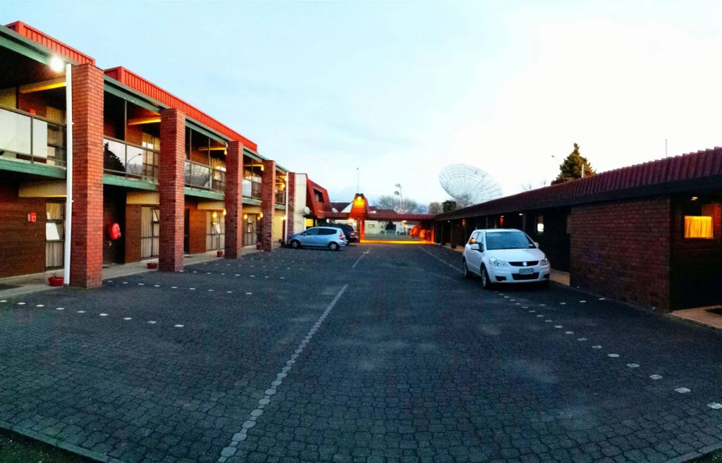Aquarius Motor Inn
