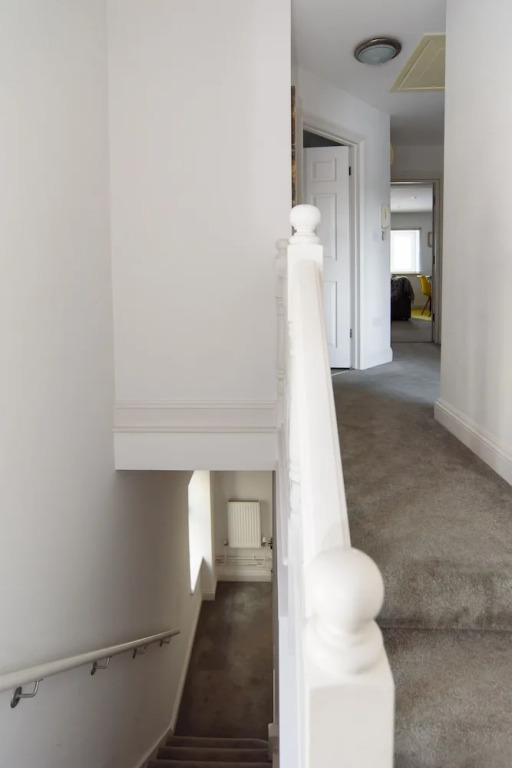 3 84a Albany Road