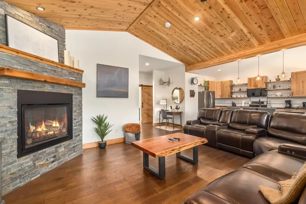 Rocky Mountain Get Away -- 30 Nights Minimum Rental Only 4 Bedroom Home by Redawning