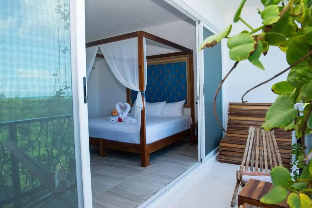 Oceanview Luxury Suite Steps from Quinta Avenida Balcony Infinity pool HMoon