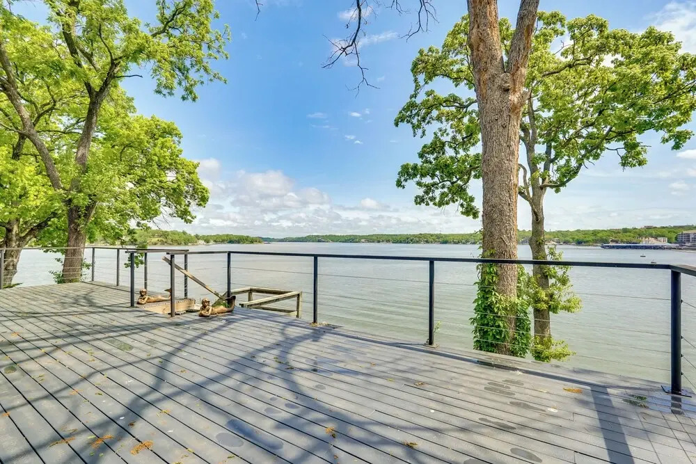 2 Decks, Lake Views! Group Escape in Osage Beach