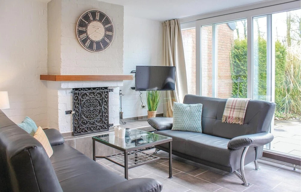 Awesome Home in Bruinisse With 3 Bedrooms and Wifi