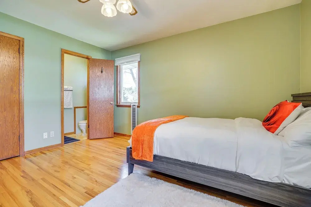 Spacious Cottage Grove Haven Near Downtown St Paul