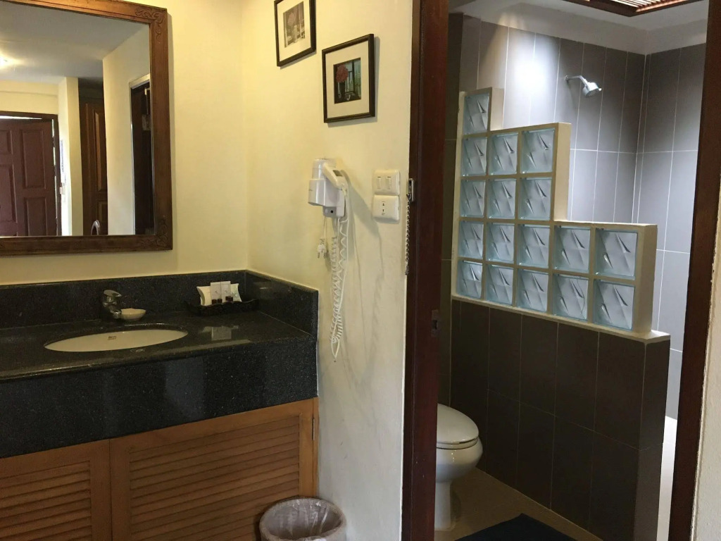 Royal Lanta Resort & Spa