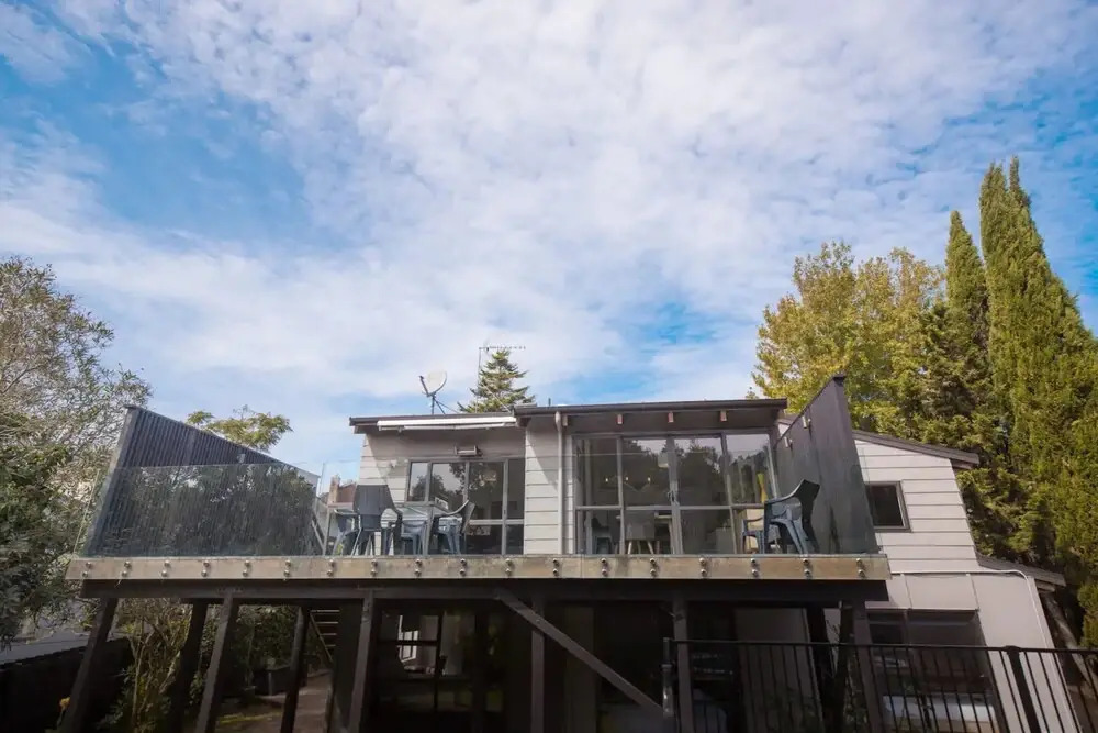 Modern 4 Bedroom Family Home With Pool