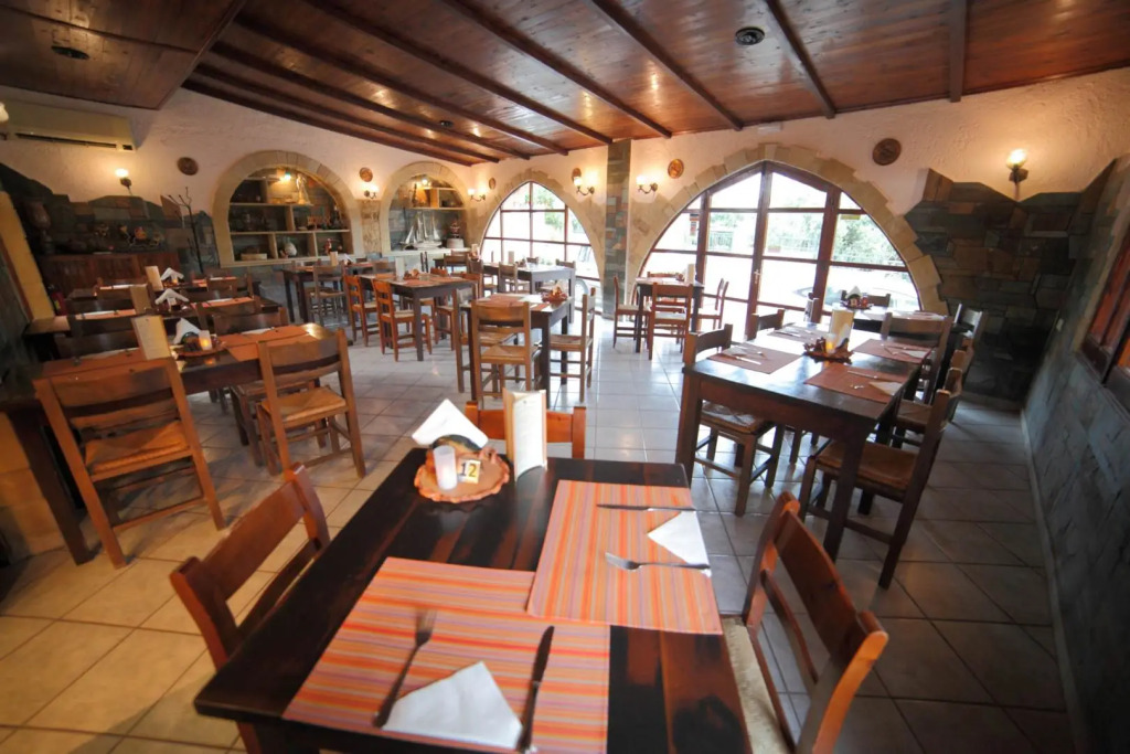 Evina Rooms & Suites