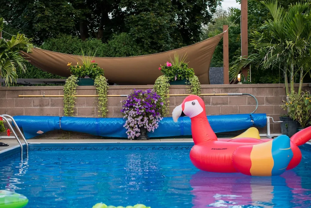 Footbridge Beach Motel