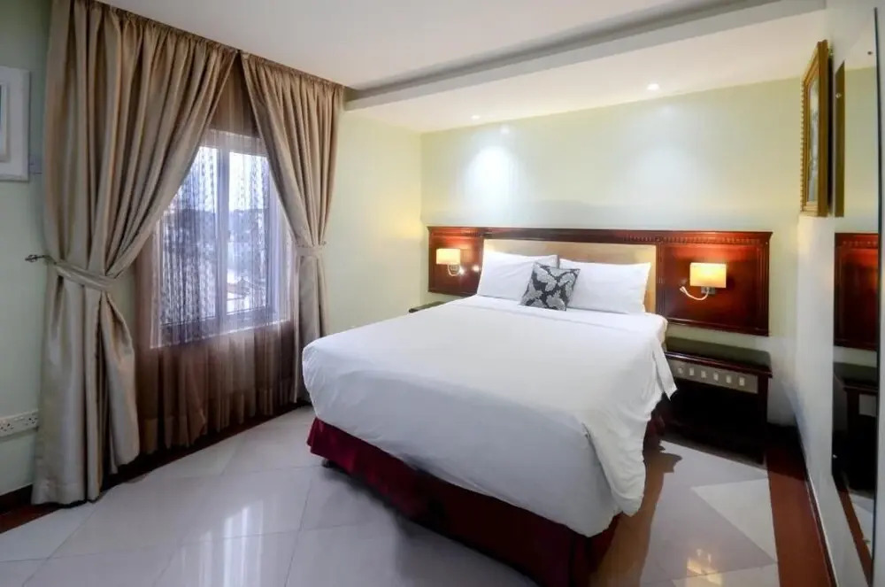 Silver Towers Hotel