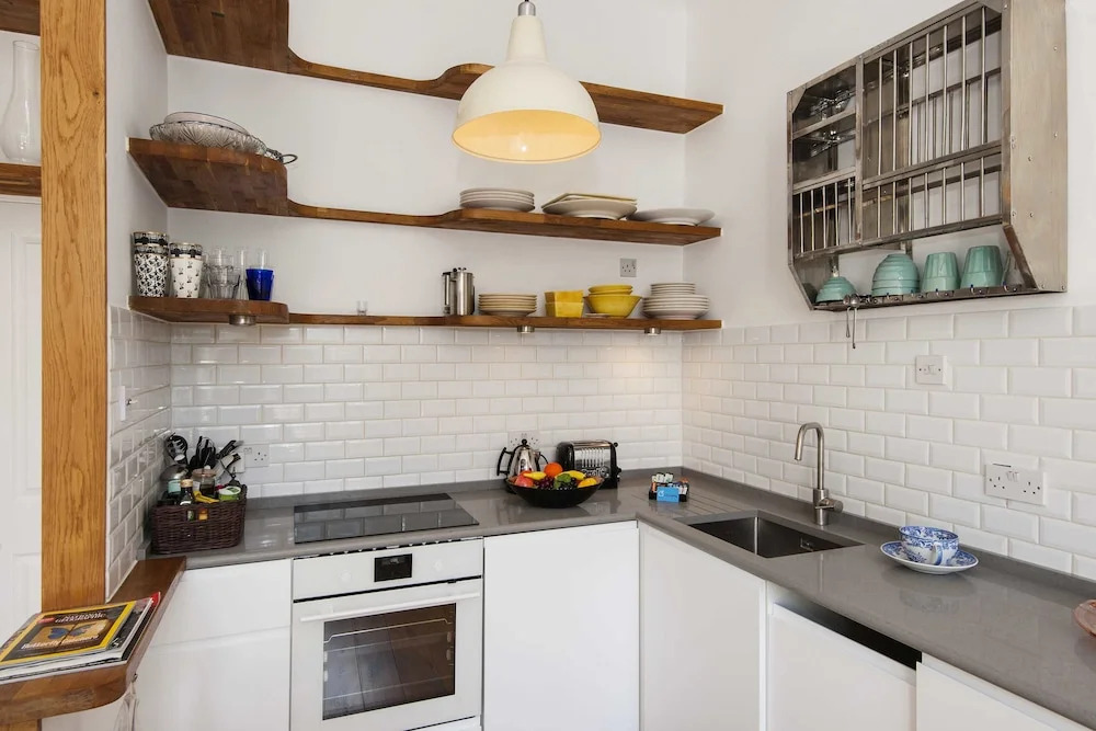 Bright Talbot Road Apartment - MATR6