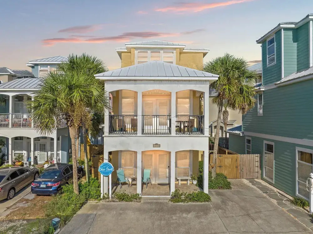 Epic Beach House With Private Pool, 175 ft to the Beach, U Gotta See It!