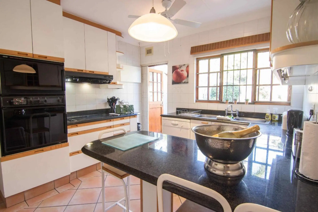 15 Oyster Crescent