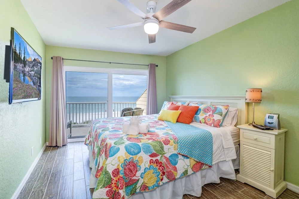 New Listing! Beachfront Bliss W/ Stunning Views 3 Bedroom Townhouse