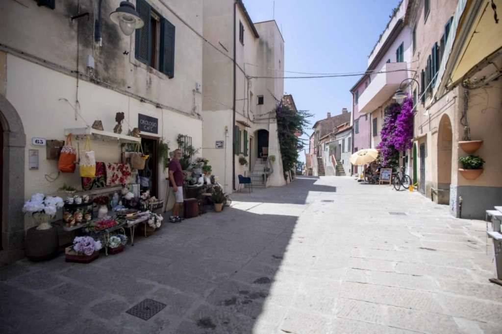 Peter Pan's Home characteristic apartment in the heart of Capoliveri-A CASA DI PETER PAN