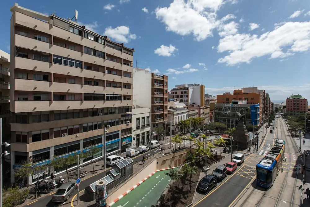 Downtown Square Apartament, Prime Location with Parking