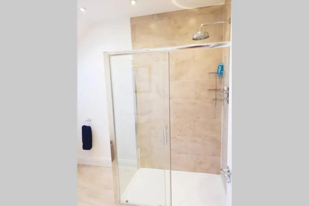 Large 2 ensuite bedroom flat with lovely views