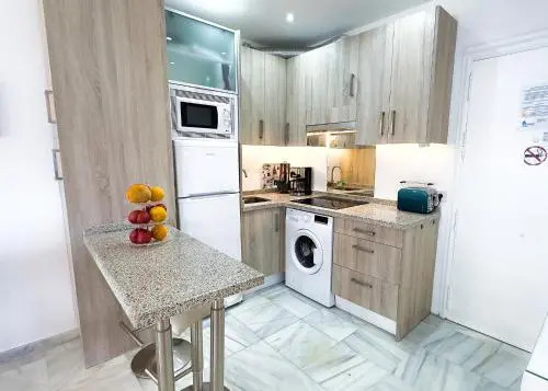 Lovely 1 Bed Apartment with Wi-Fi + Sea Views in Skol Marbella