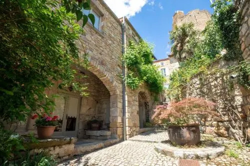 Chez Helen