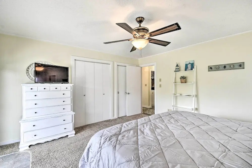 Hatteras-style Salvo Home - Walk to Shore!