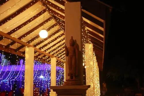Thilini Holiday Inn