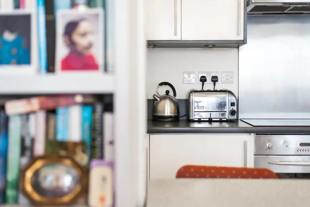 Bright 1BR Home Near Arsenal Stadium W/balcony