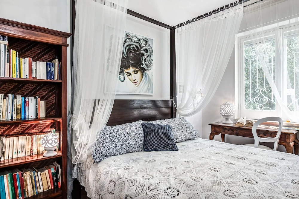 Medusa And The Seahorse Villa