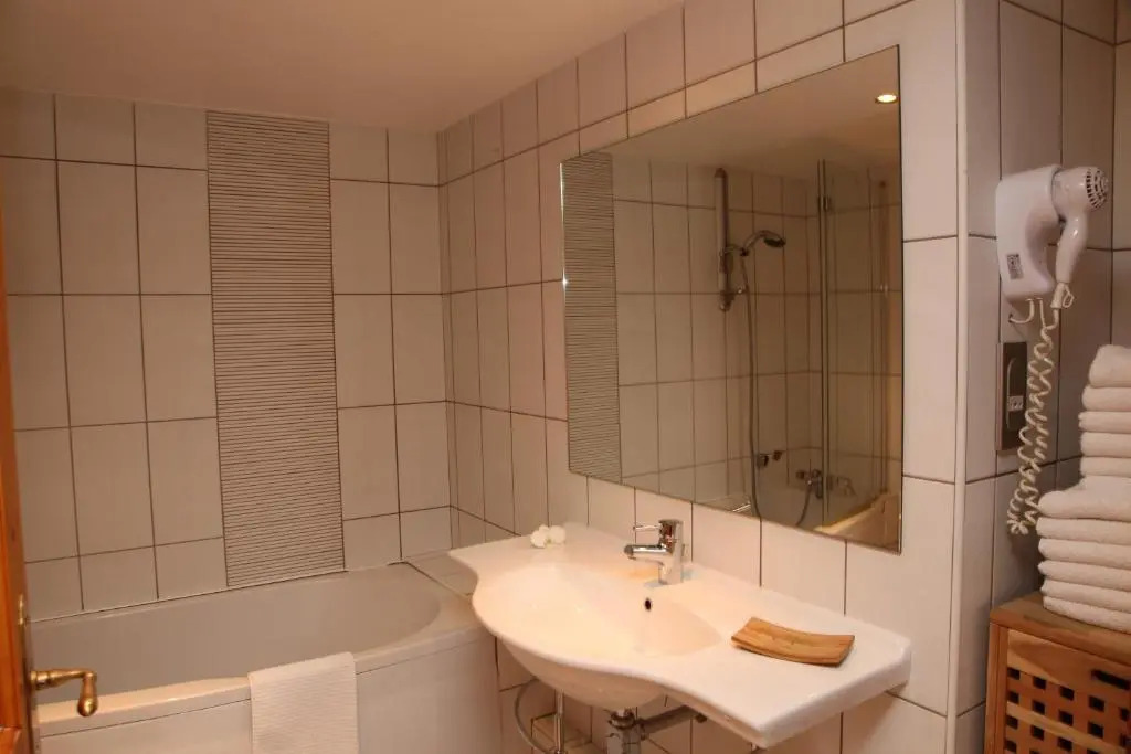 Apartment Ecureuil 200m2, 6 bedrooms - Living room with fireplace