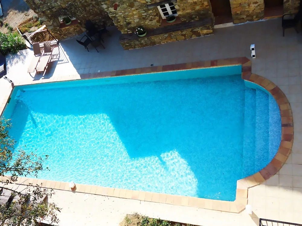 Air Conditioned Apartment in Residence With Heated Swimming Pool Near the Beaches