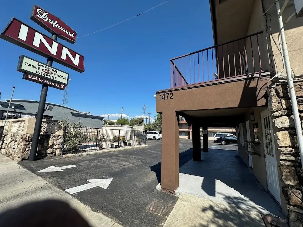 Driftwood Motel - Colton