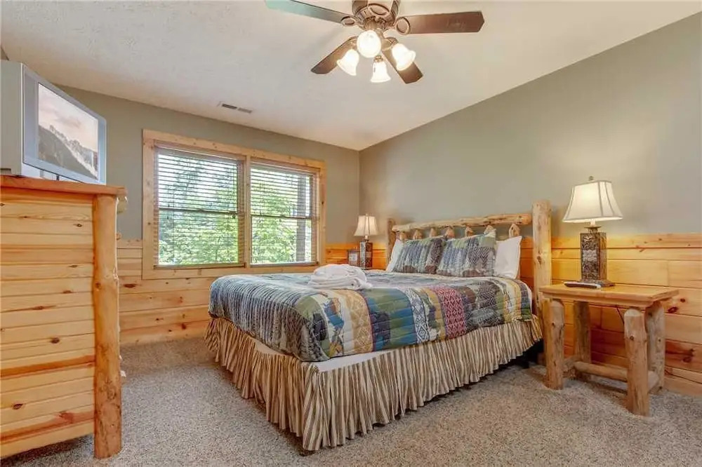 Chimney Top Overlook - Four Bedroom Cabin