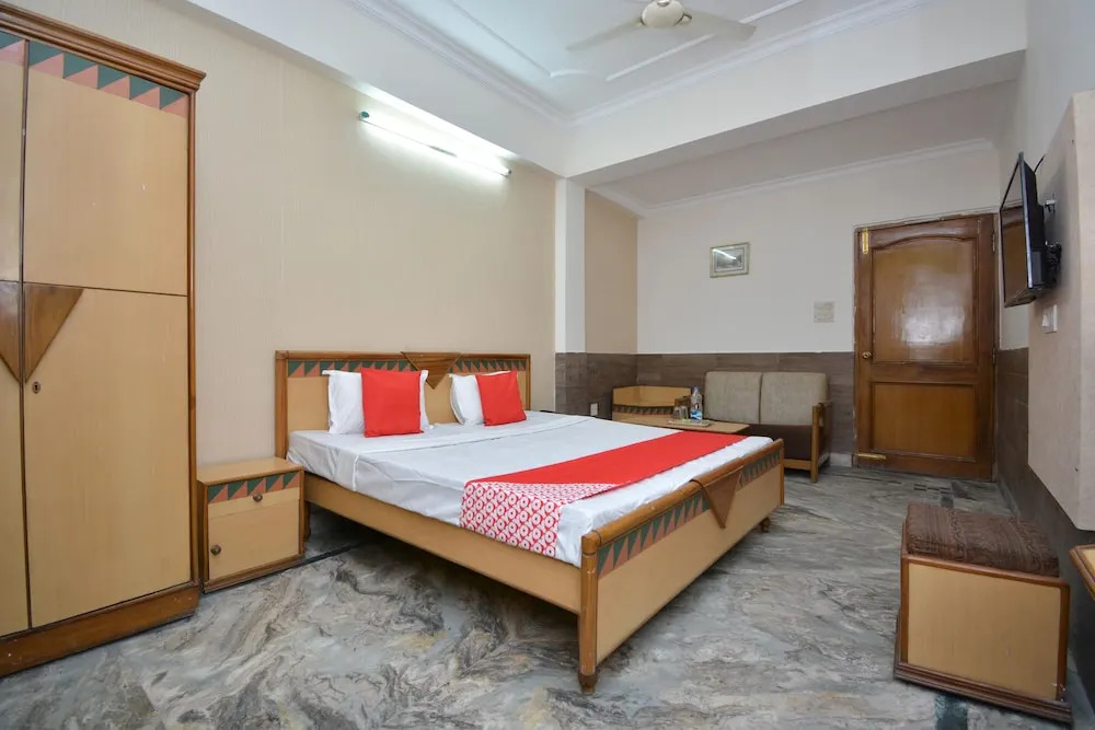Oyo 40230 Hotel Royal Palace