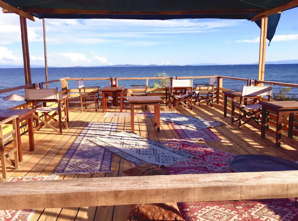 Hotel Oiki Beach Camp