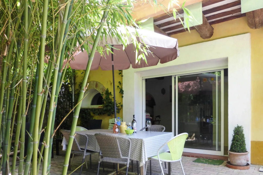 Cozy Noves Home With Pool Access