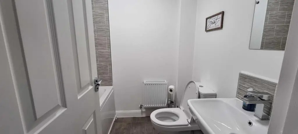 Near City Centre 4 Bed 2 Bath House with Parking, Digbeth, Birmingham
