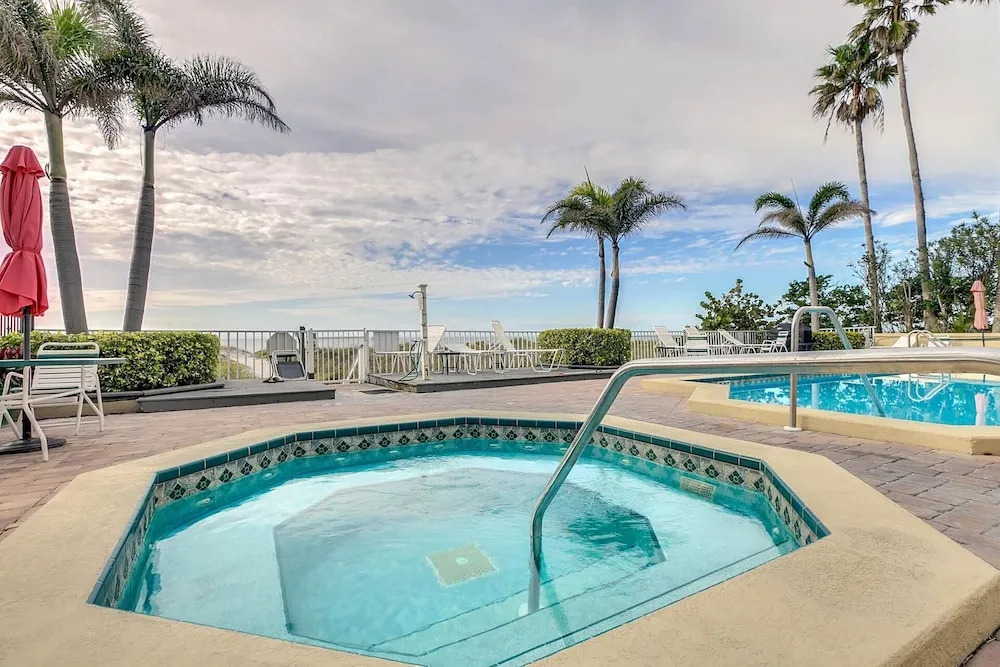 1802 Gulf Blvd Condo Unit 10 3 Bedrooms 2 Bathrooms Condo