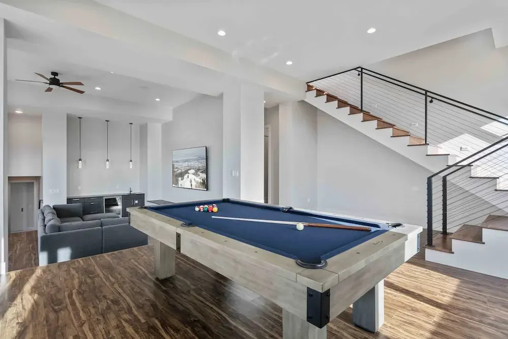 Easy East Village Ski Access Hot Tub 5br 5 Bedroom Home