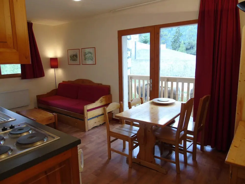Lou Services Apartment CB3 LSI 001