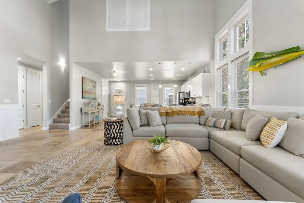 1369 Laurel Grove "the Crows Nest"