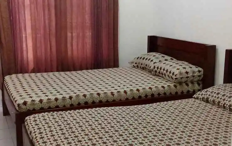 Budget Room near Stasiun Tugu at Losmen Mawar