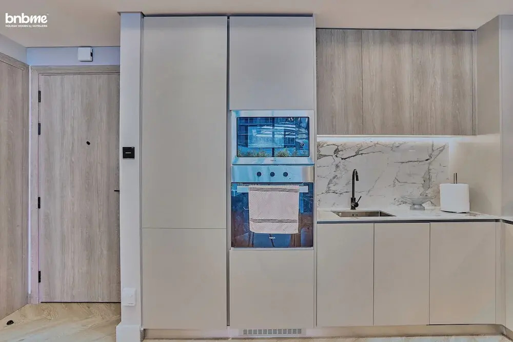 bnbme | Oxford Terraces | 1BR + Study Room