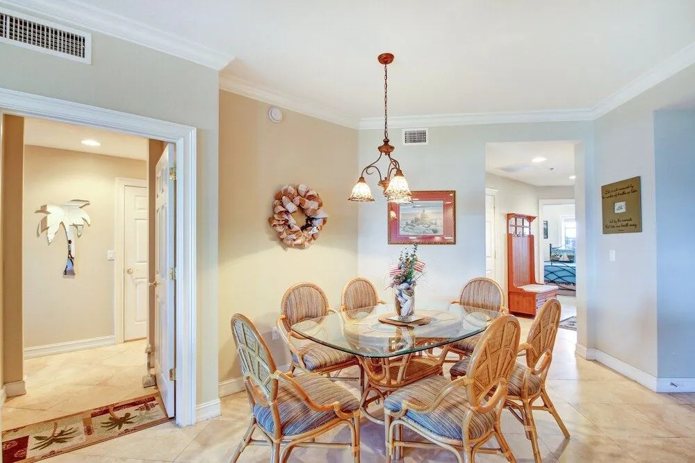 Deluxe Condo at Main Beach