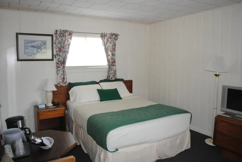 Rock Ledge Motel