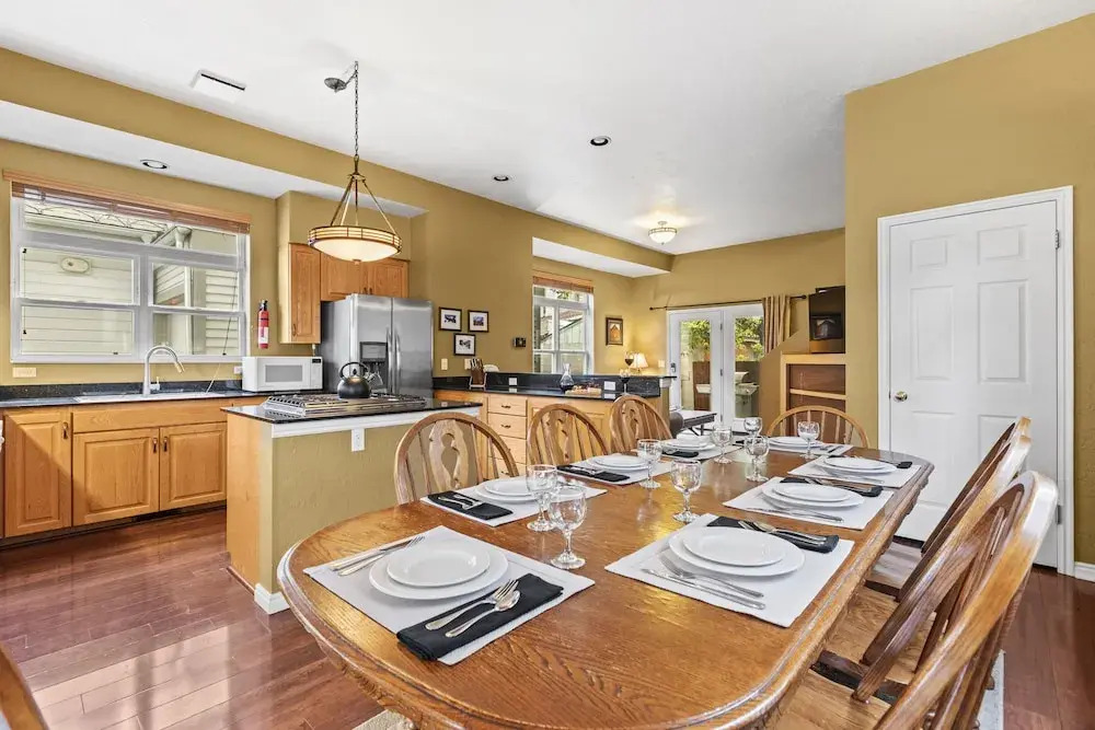 Old Town Retreat 5 Bedroom Home by RedAwning