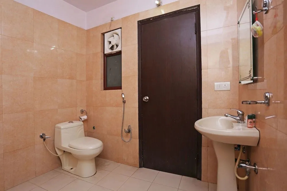 Hotel Luxury Global At Delhi Airport by Global Group