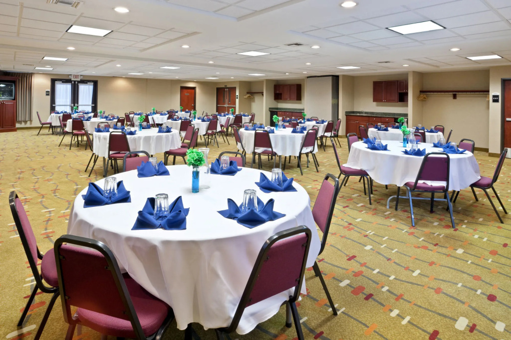 Holiday Inn Express & Suites Albany by IHG