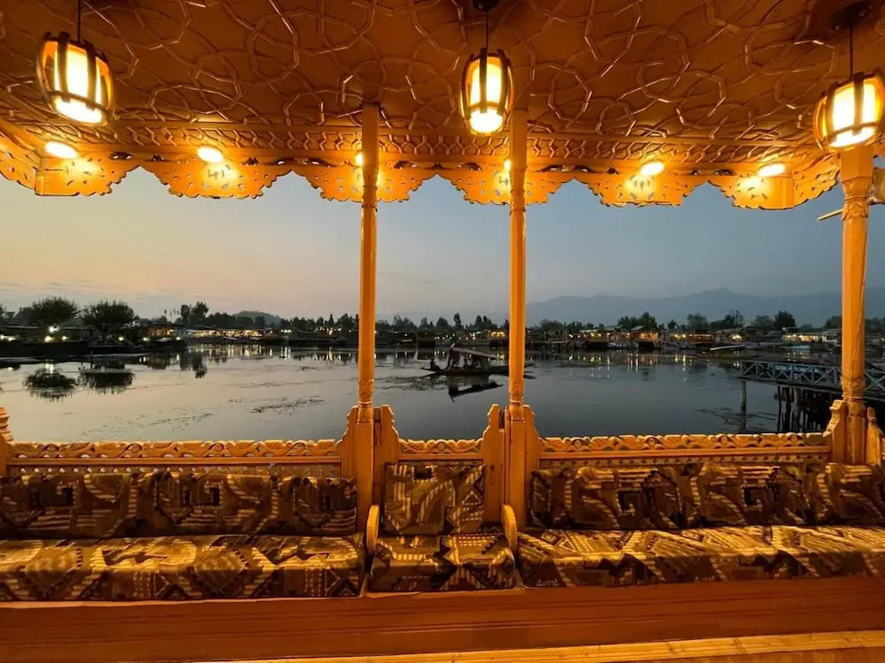 New Lakes Crown Group Of Houseboats