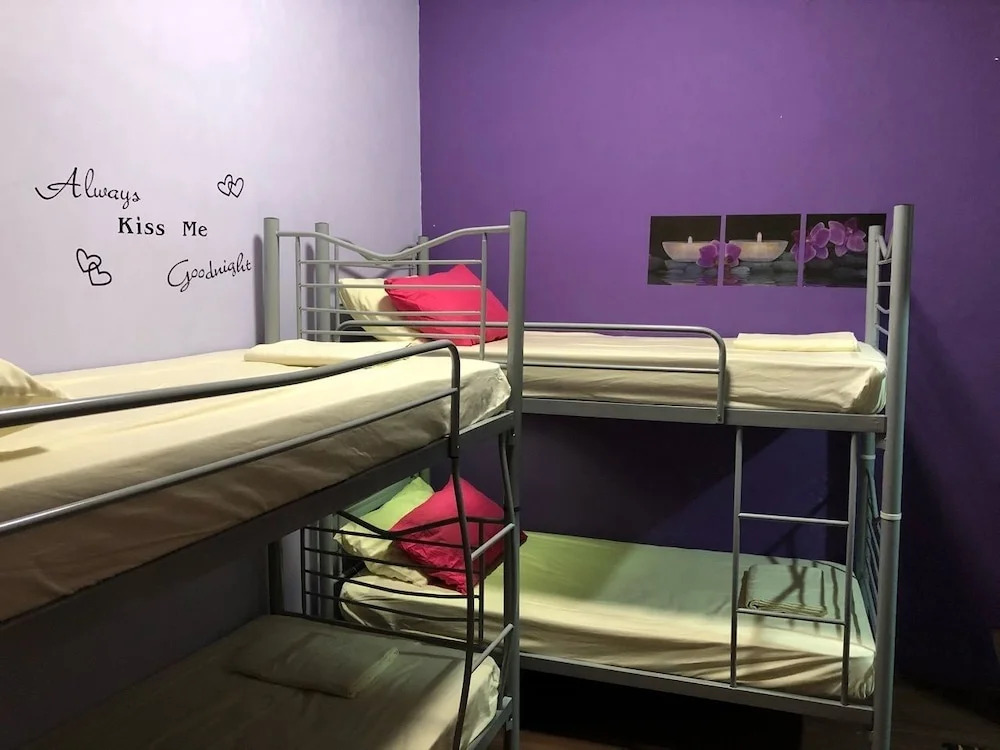 Chateau One - Hostel