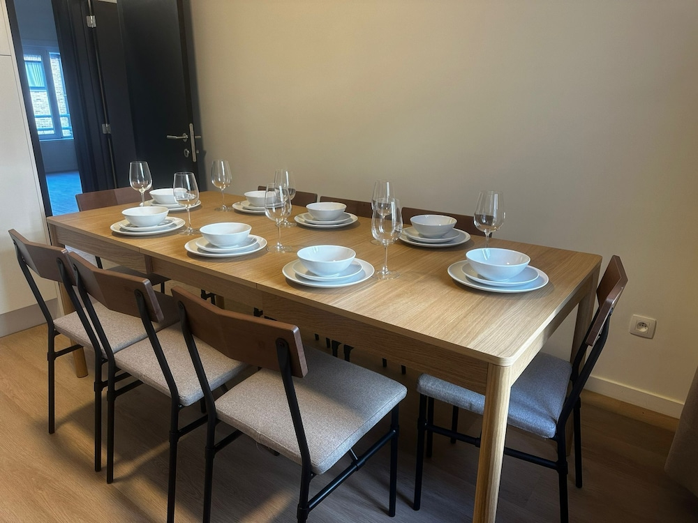 Stylish 3BR With 1LR Apt Near to Center